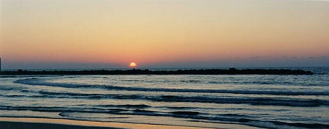 The start of the Sabbath on the beach in Tel Aviv